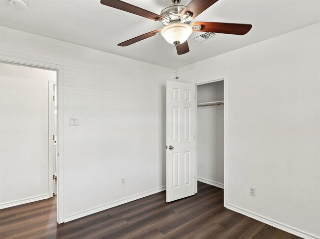 Building Photo - 1303 Lovers Ln