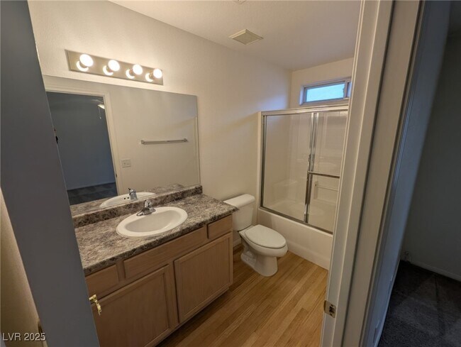 Building Photo - 1080 Hall Ave