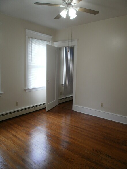 Building Photo - 405 Ellsworth Ave