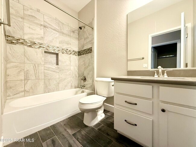 Building Photo - 220 Mackenze Rose Dr