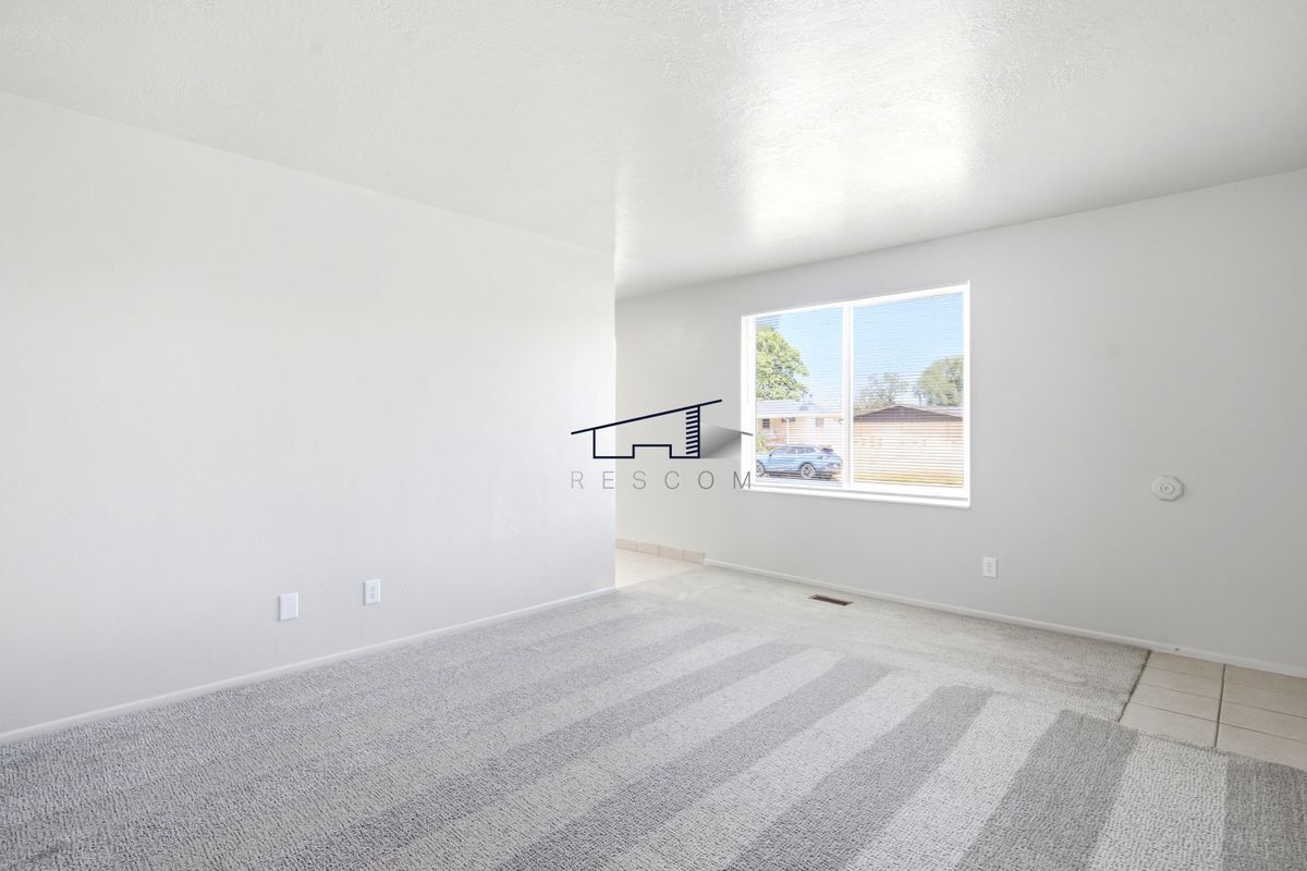 Building Photo - 445 W 4900 S