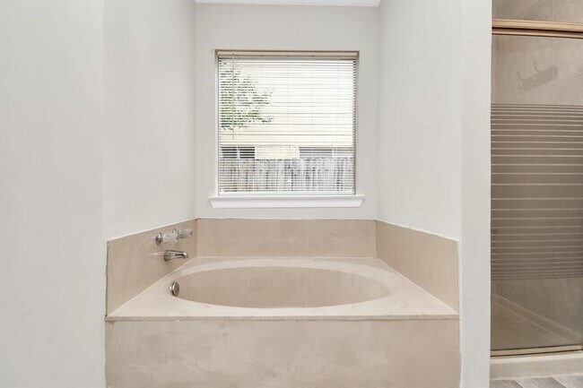 Building Photo - 14810 Cypress Ridge Dr