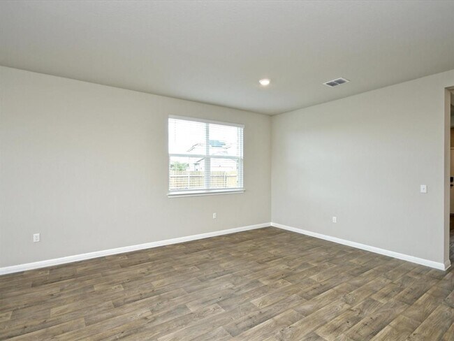 Building Photo - 413 Rainmaker Ln