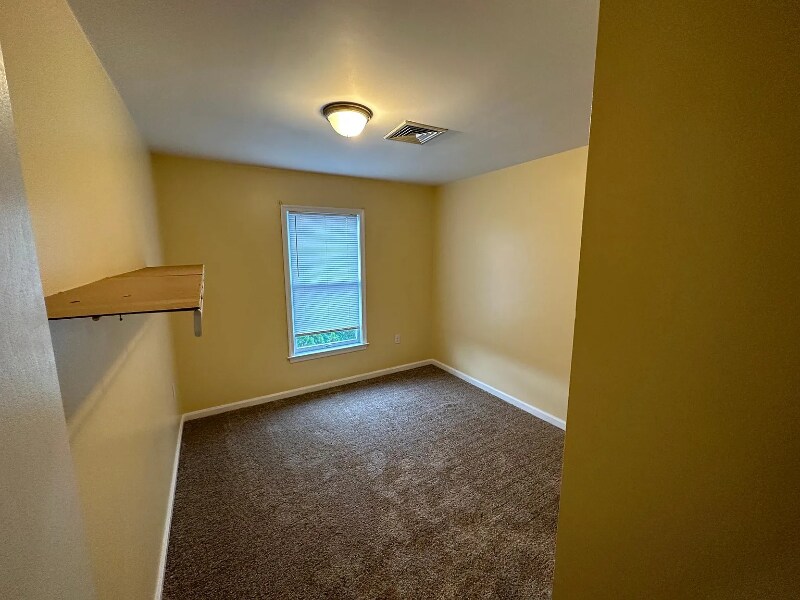 Building Photo - 203 Poplar Dr