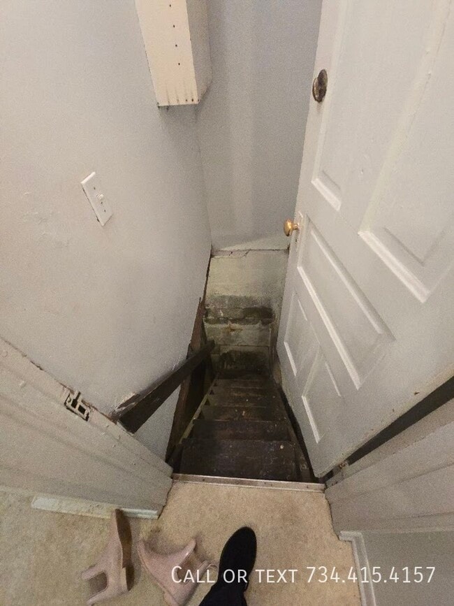 Building Photo - 110 E Summit-