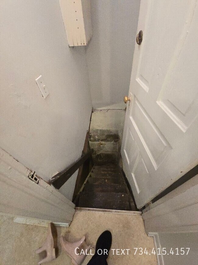 Building Photo - 110 E Summit St