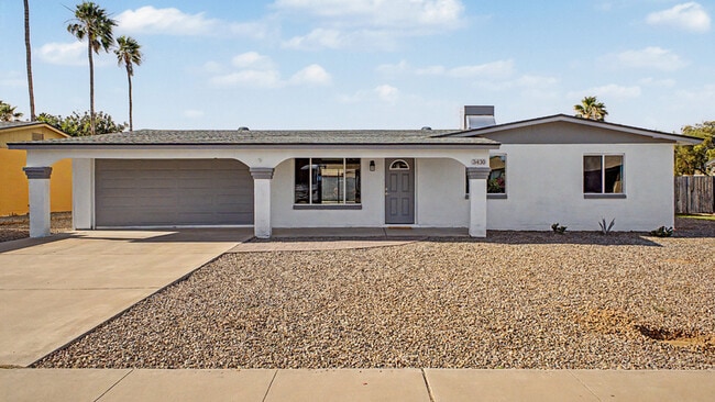 Building Photo - 3430 E Poinsettia Dr