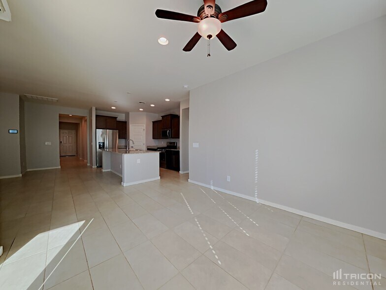 Building Photo - 605 W Cholena Trail