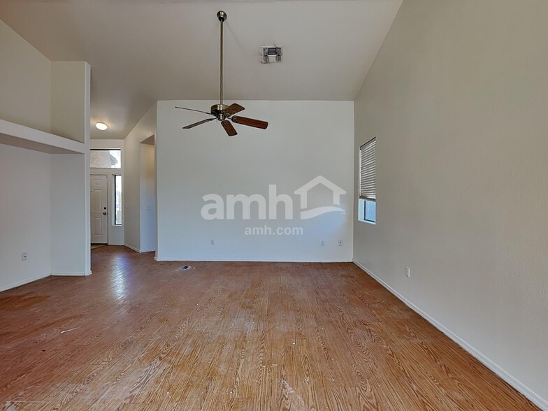 Building Photo - 8953 E Capri Ave