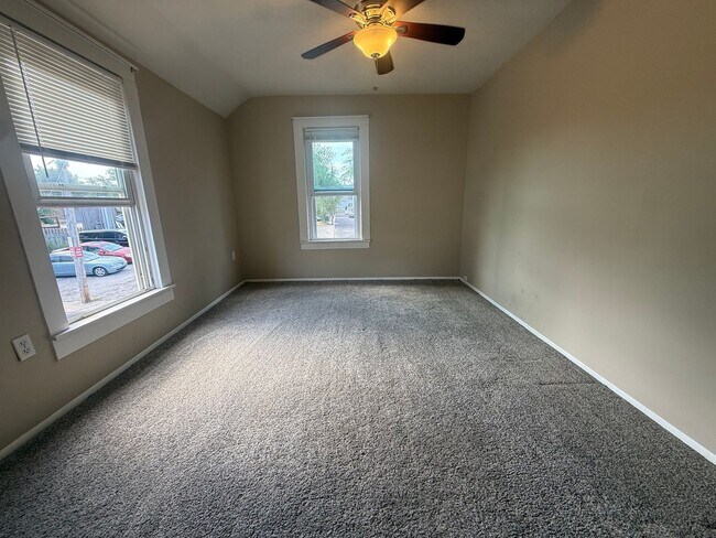 Building Photo - 1726 Starkweather Ave