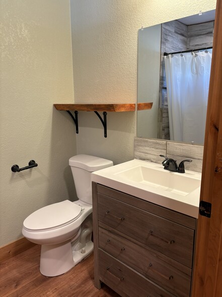 bathroom - 403 Carr Creek Rd