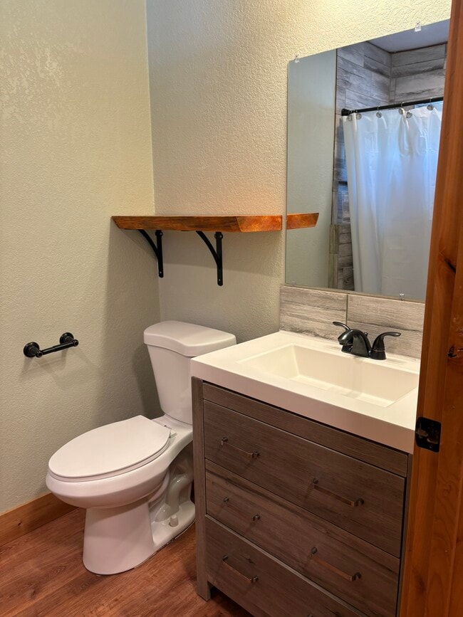 bathroom - 403 Carr Creek Rd