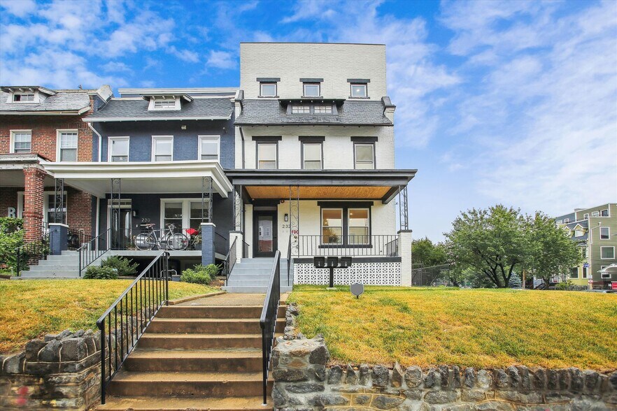 Front View - 232 S St NE