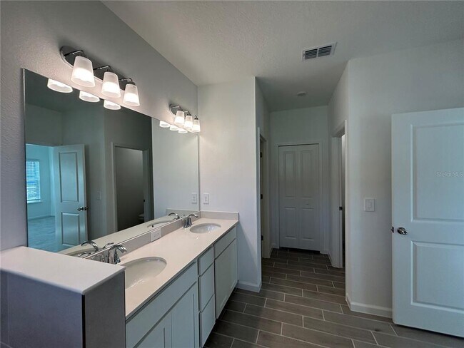 Building Photo - 12419 NW 139th Dr