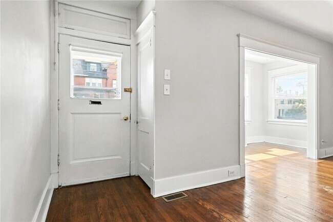 Building Photo - 1523 S Negley Ave