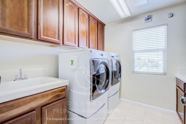 Building Photo - Huge home, Lincoln Crossing - walking dist...