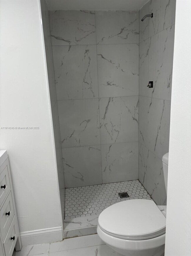 Building Photo - 18151 NE 31st Ct