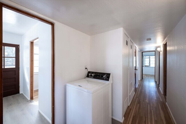 Building Photo - Charming Midtown Santa Fe Home