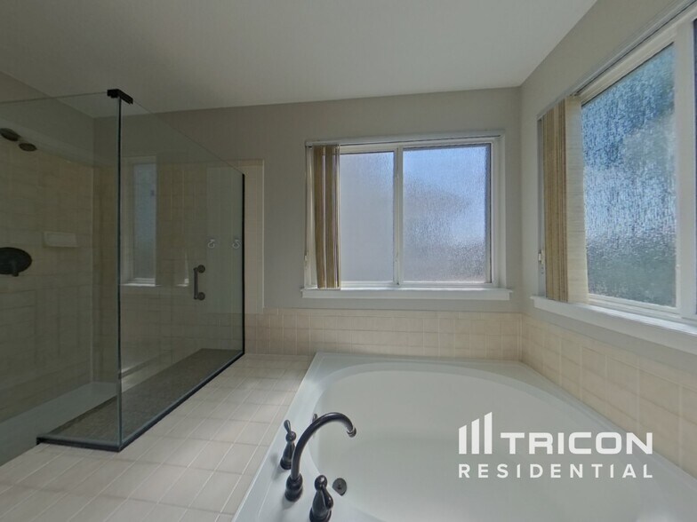 Building Photo - 5123 S Ouray Ct