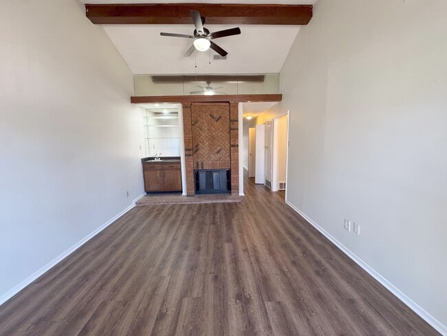 Building Photo - 3090 S Wesley Ct