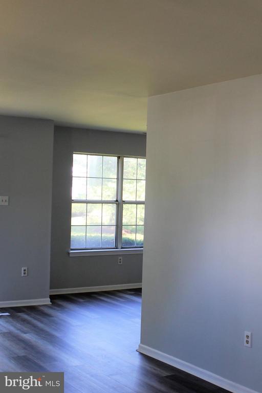 Building Photo - 211 Mews Dr