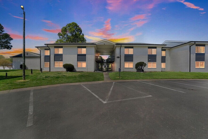 Building Photo - 4230 Garrett Rd