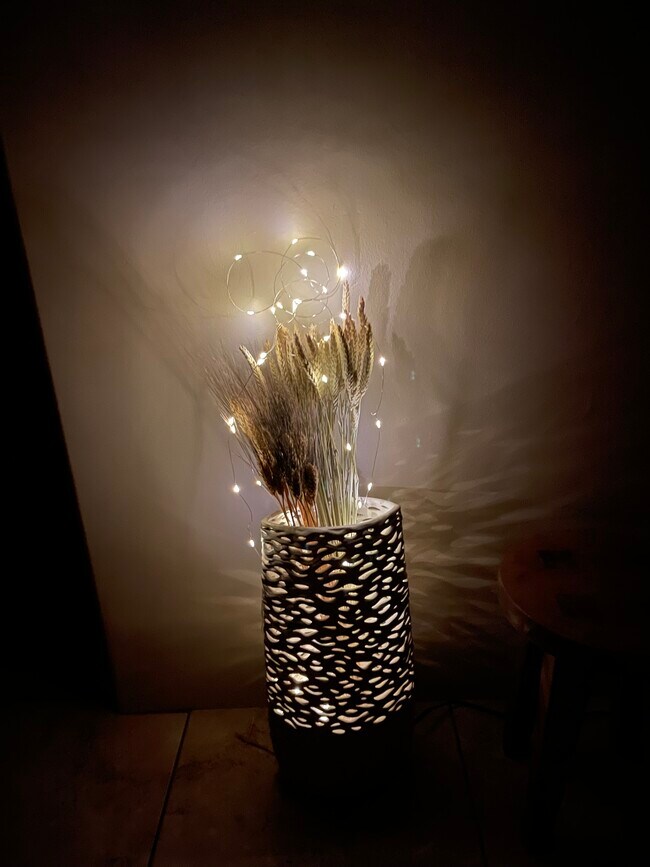 Night light - 23437 Vanowen St