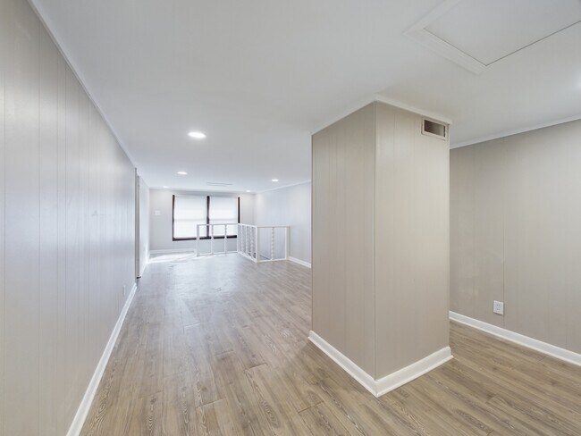 Building Photo - 112 Brady Ln