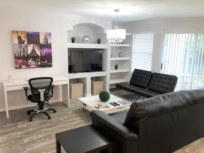 Professionally decorated Living Room - 7220 Westpointe Blvd