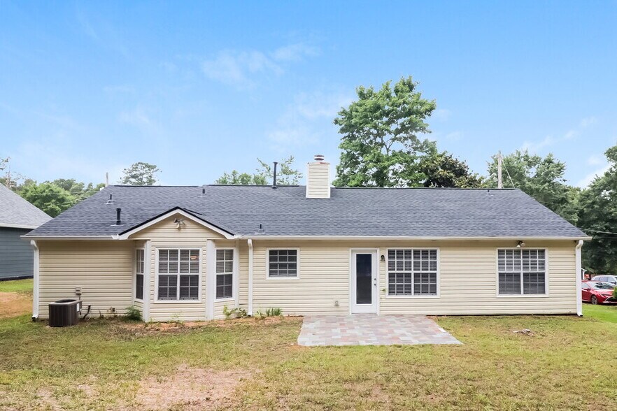 Building Photo - 4961 Hampstead Ln