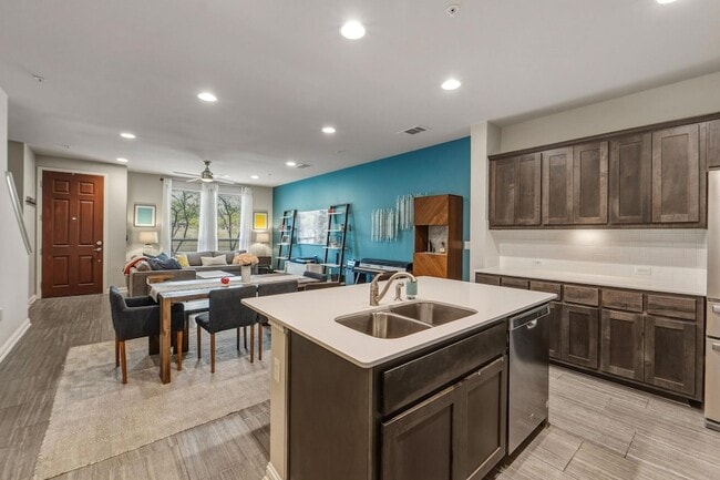 Building Photo - 6814 E Riverside Dr