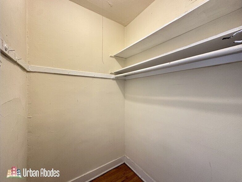 Building Photo - 557 W Arlington Pl