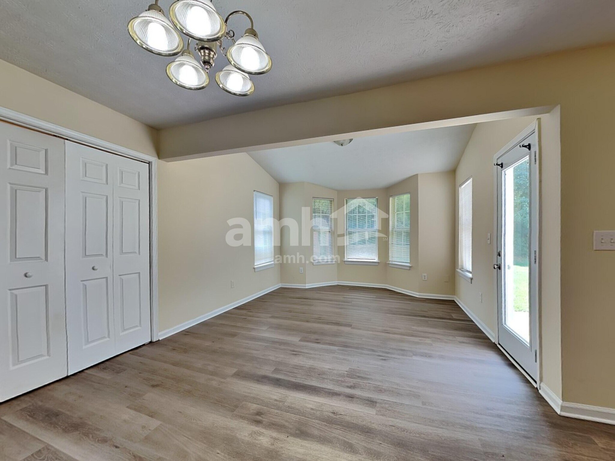 Building Photo - 3548 Grovecrest Way