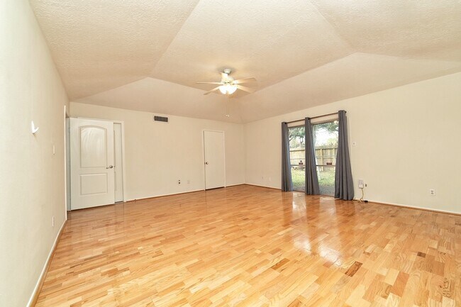 Building Photo - 5822 W Bellfort Ave