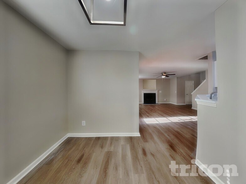 Building Photo - 3929 Grandover Dr