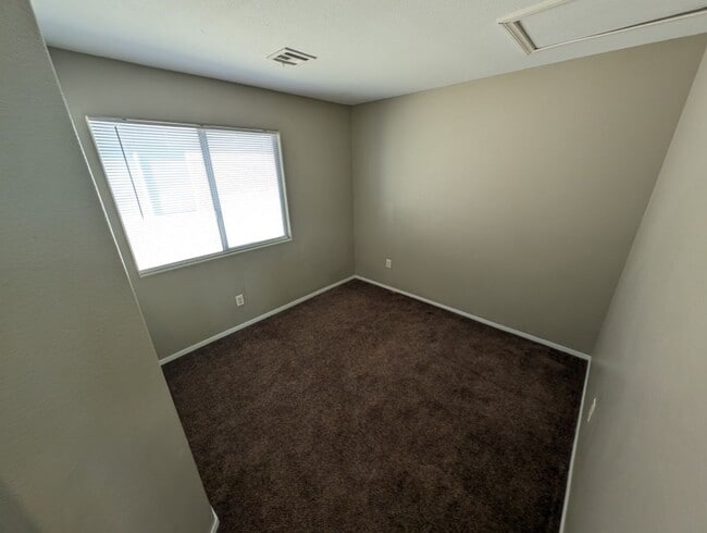 Building Photo - 4368 Holden St