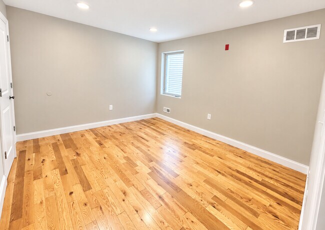 Building Photo - 426b N 40th St
