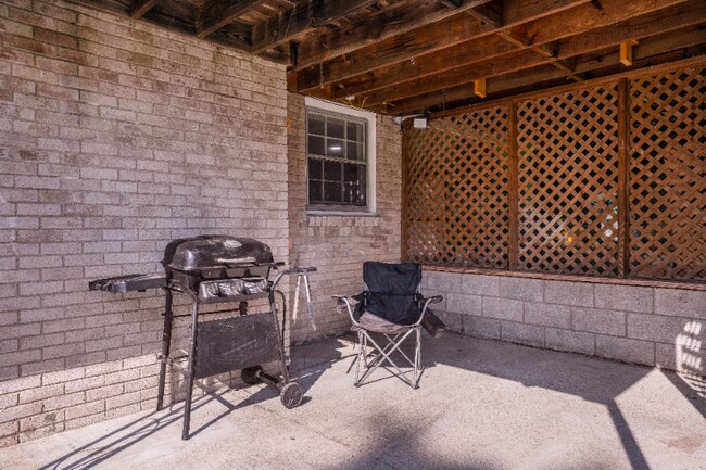 Building Photo - 634 Pollard Rd