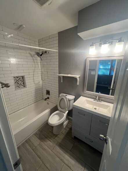 Building Photo - 2301 Tern Cir