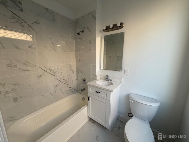 Building Photo - 103 Bayard St