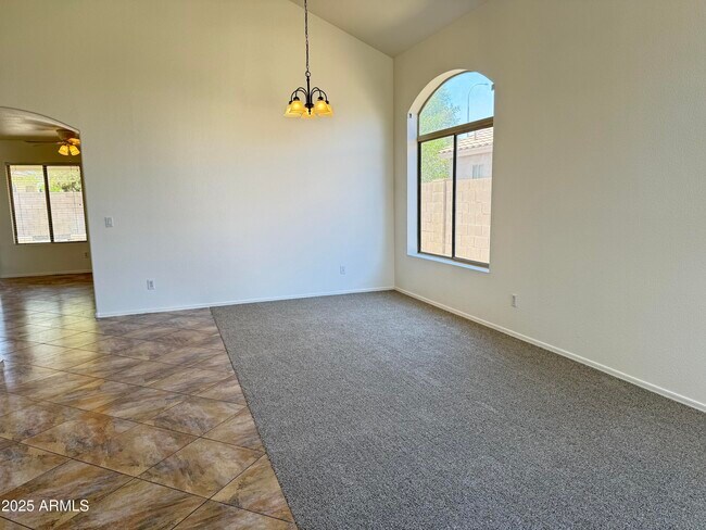 Building Photo - 2346 S Navajo Way