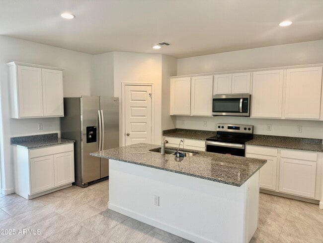 Building Photo - 5835 E Freesia Ln