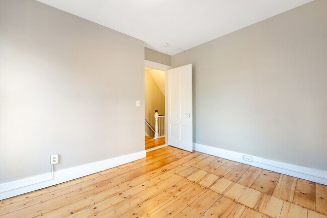 Building Photo - 105-107 Richards