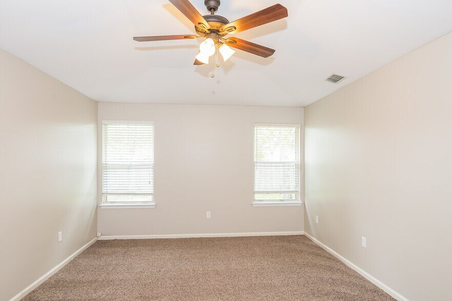 Building Photo - 3289 Avalon Dr