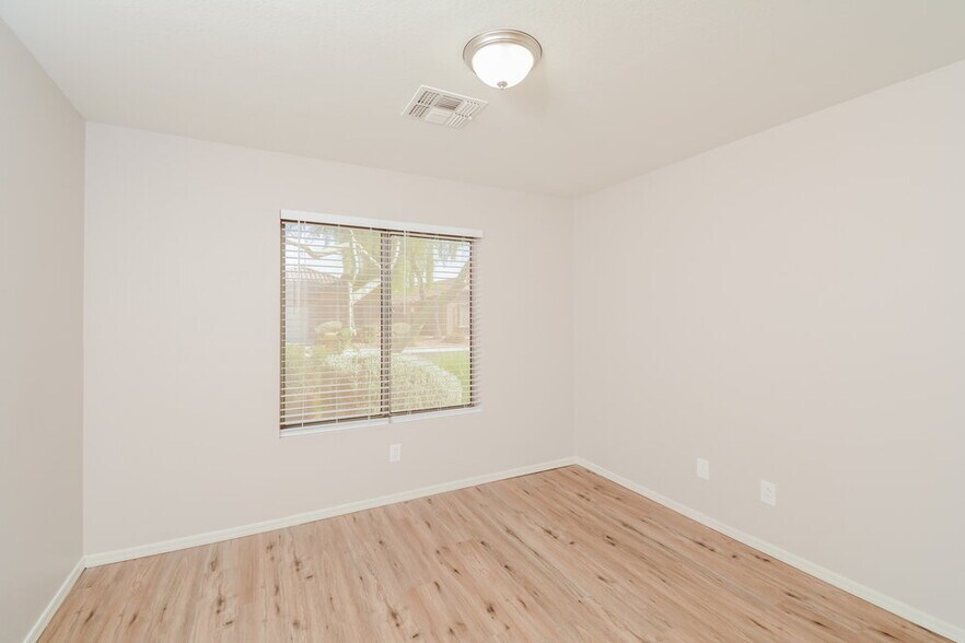 Building Photo - 15907 W Carmen Dr