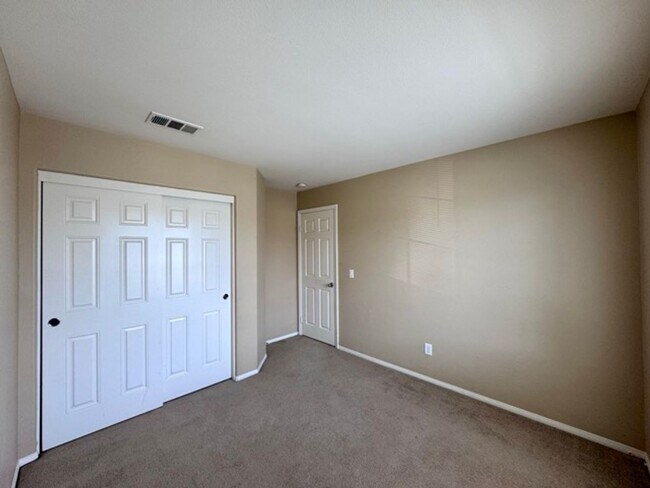 Building Photo - 4 Bedroom Menifee home on Menifee Lakes Go...