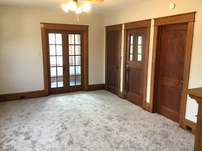 Building Photo - 918 W 32nd St