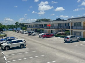 Building Photo - 3240 Lake Osborne Dr