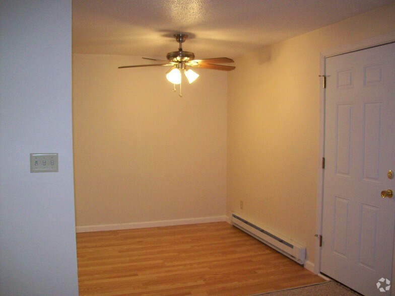 Dining Area - Kirkview Apartments