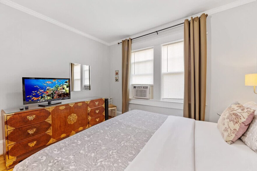 Building Photo - 2101 Kirkwood Ave